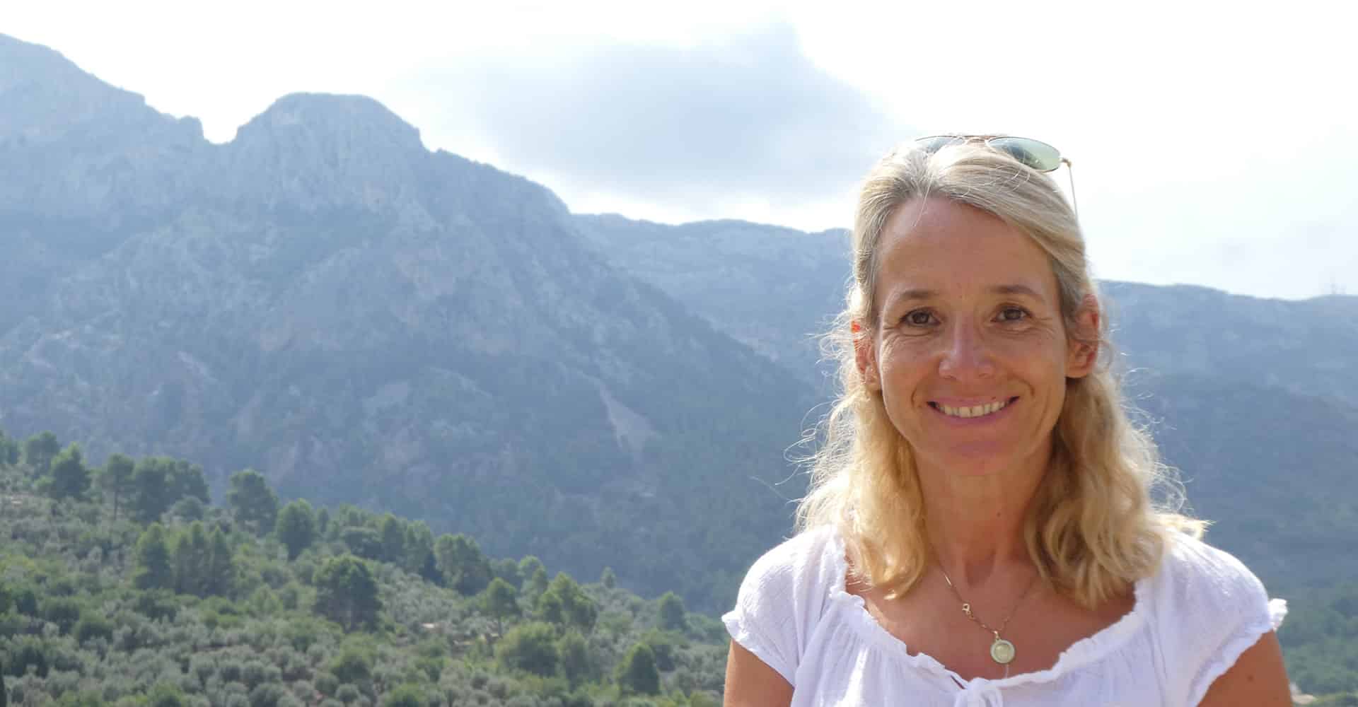 Über mich - Praxis Dr. Preuß für Psychotherapie, Beratung & Coaching in Soest und Mallorca - Praxis Dr. Preuß für Psychotherapie, psychologische Beratung & Coaching in Soest und Mallorca. Mein Praxisschwerpunkt liegt in der Beratung und dem Coaching, auch Online Coaching. In der Psychotherapie liegt mein Schwerpunkt in unterstützenden Gesprächen, insbesondere in Übergangen vor- und nach klinischen/rehabilitativen Maßnahmen oder in Wartezeiten auf psychologische/(fach)ärztliche Psychotherapien. Als promovierte Wissenschaftlerin (interdisziplinär in den Fachbereichen Psychologe, Erziehungswisschen und Soziologie), zertifizierte Coaching/psychologische Beraterin und Heilpraktikerin für Psychotherapie biete ich Ihnen in meiner Praxis ein breites Spektrum an Professionalität.